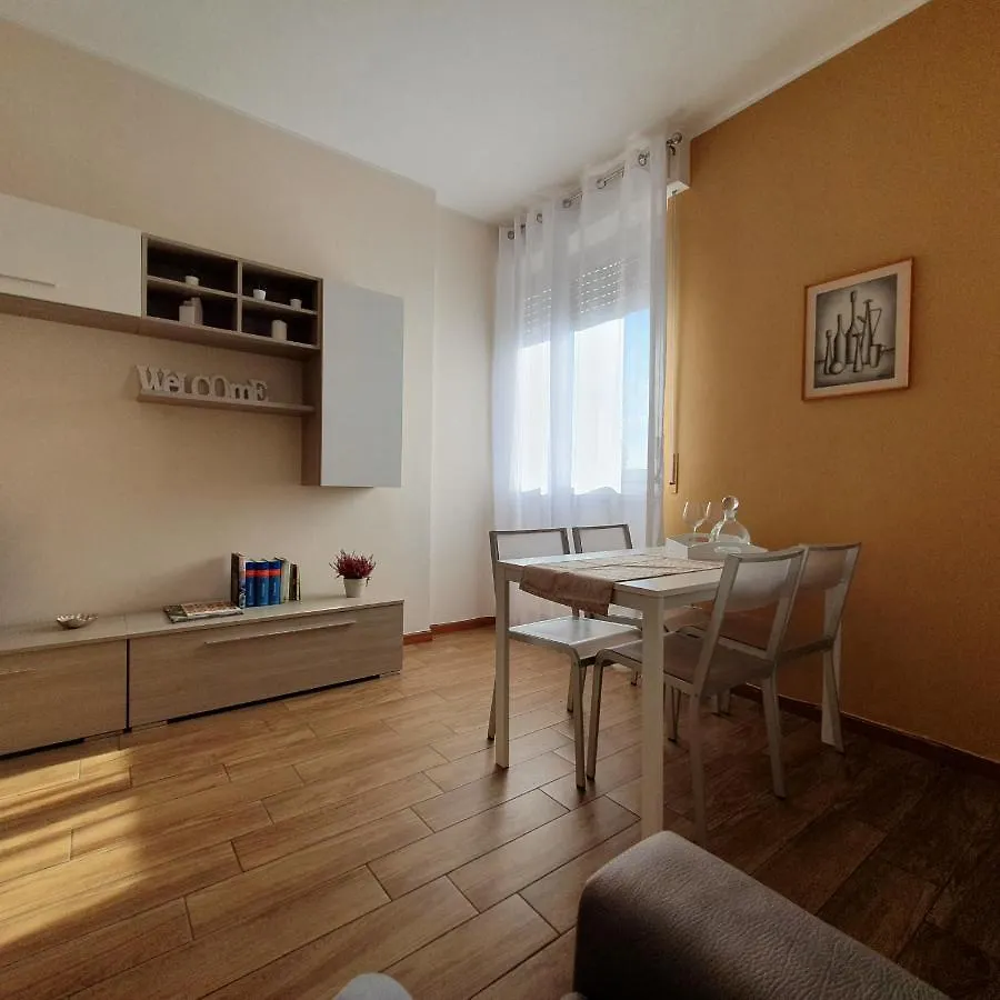 Bnbutler - Isonzo - Luminoso Appartamento In Porta Romana Milão Apartamento